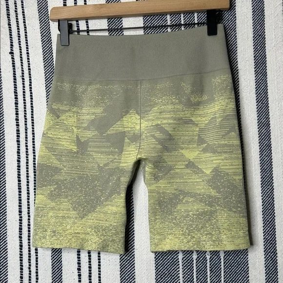 Gymshark Adapt Ombré Seamless Shorts - Picture 4 of 4